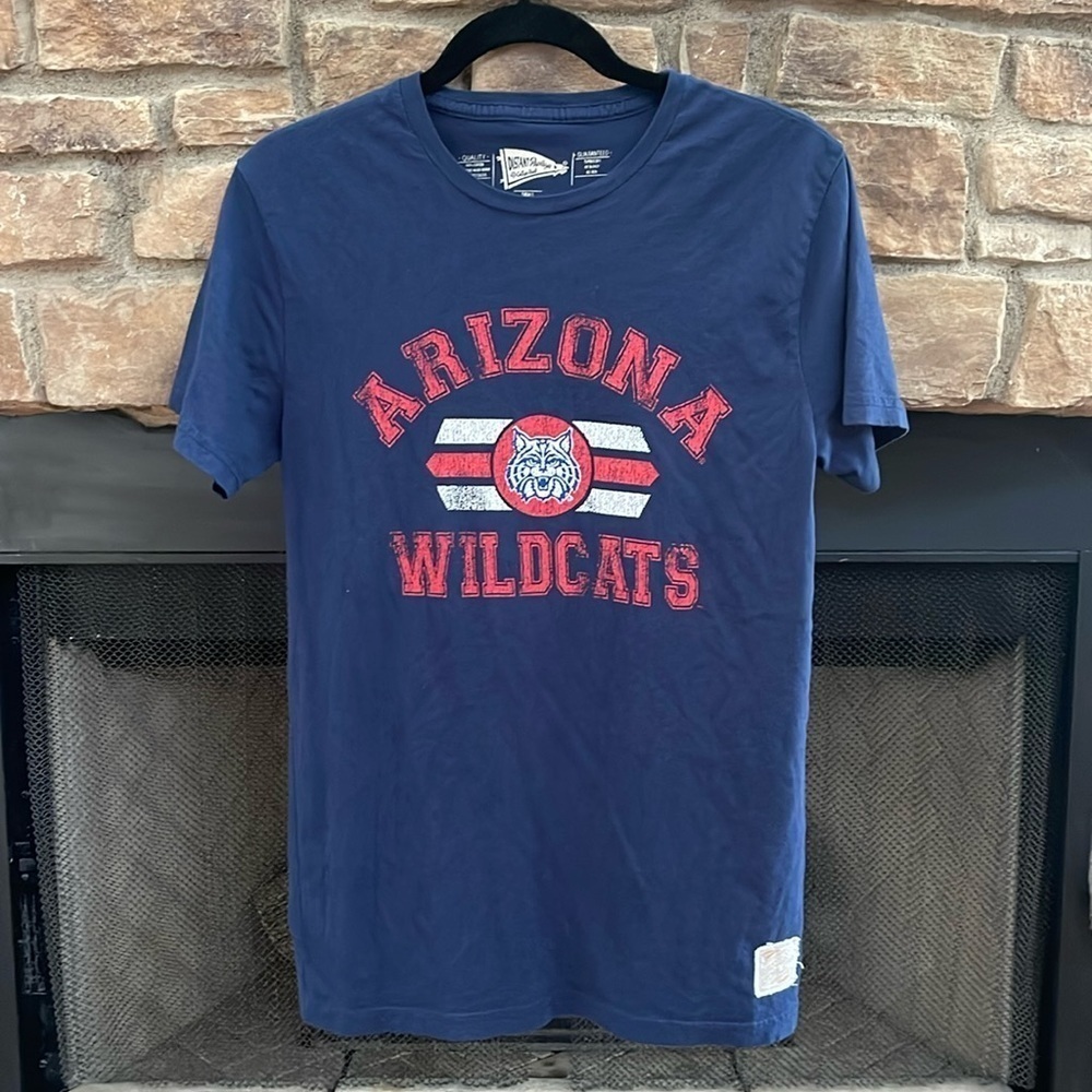 Distant Replays University of Arizona t-shirt. Boys size small